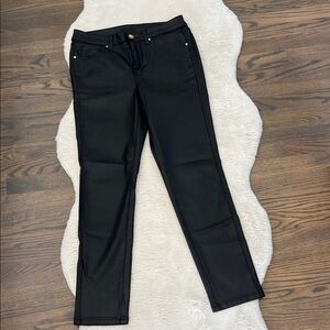 Chicos Black Straight Faux Leather Jeans, size 0.5 Regular